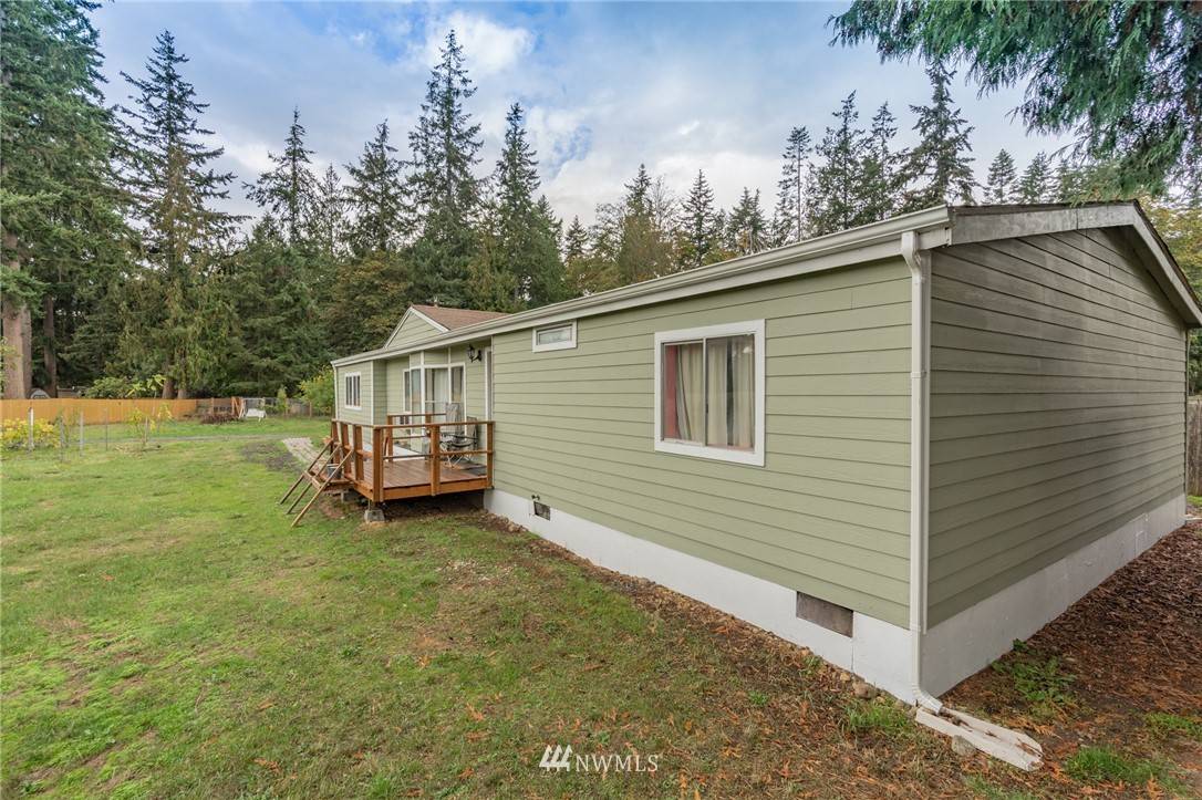 945 Ebony PL, Camano Island, WA 98282