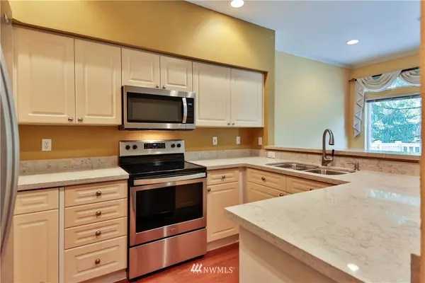 Redmond, WA 98052,18623 NE 57th  Unit #L18623 ST