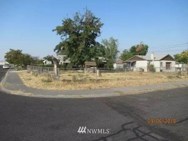 Moses Lake, WA 98837,424 S Schneirla ST