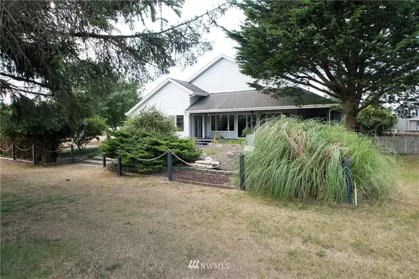 414 Canal DR NE, Ocean Shores, WA 98569