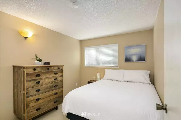 Bellevue, WA 98006,3730 Lake Washington BLVD SE #1C