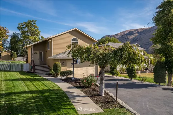 260 Chestnut ST, Chelan Falls, WA 98817