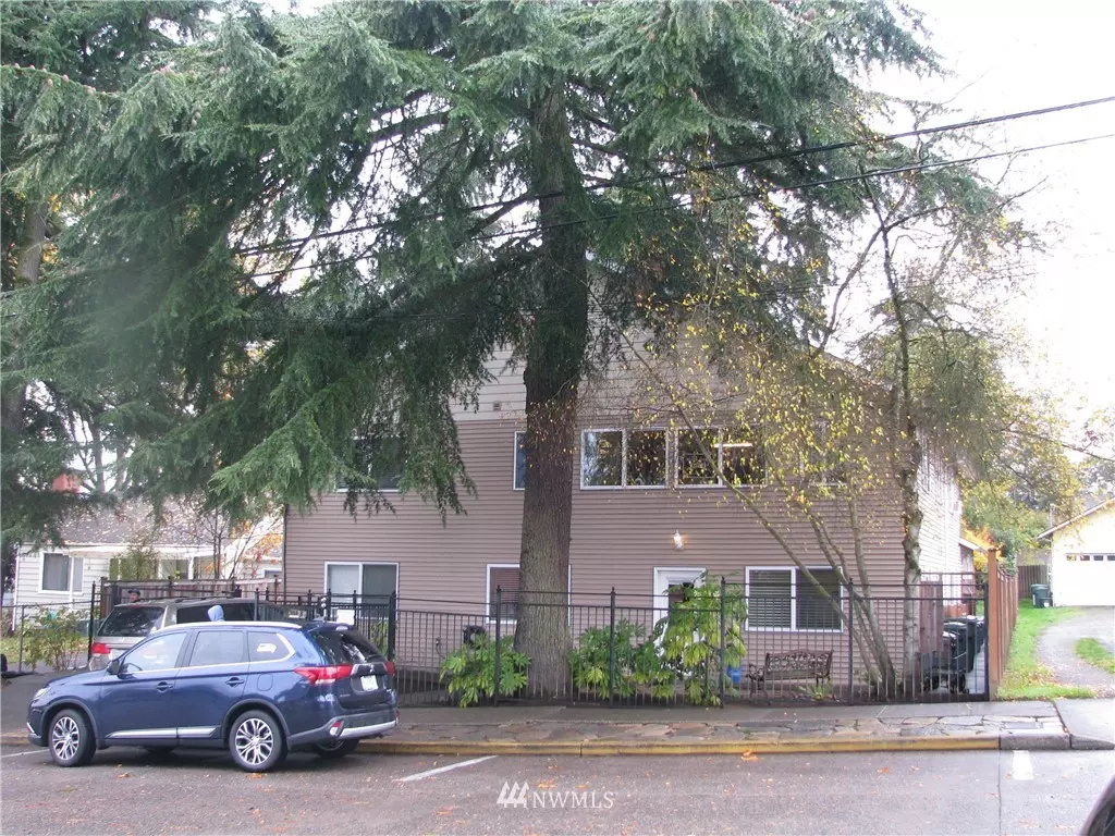 Seattle, WA 98125,11339 8 AVE NE #A & B