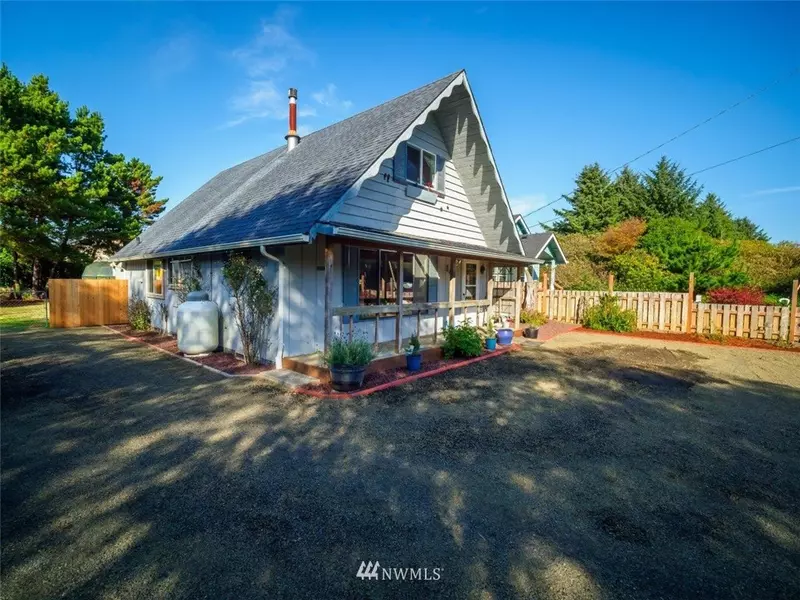 142 Helm ST NW, Ocean Shores, WA 98569