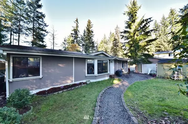 1920 E Trails End DR, Belfair, WA 98528