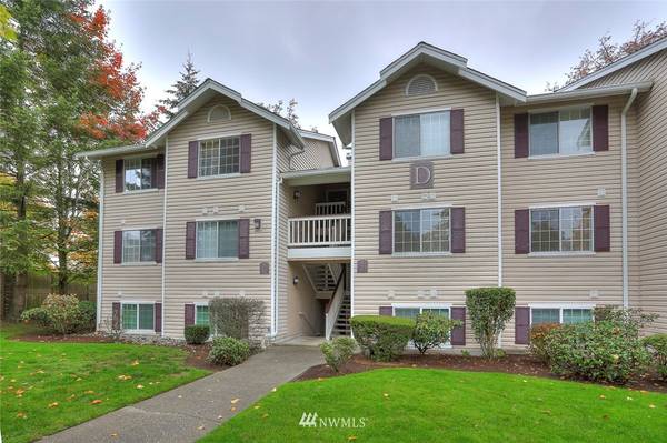 19230 Forest Park DR NE #D213, Lake Forest Park, WA 98155