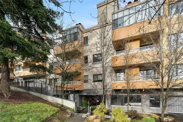Mercer Island, WA 98040,7600 SE 29th ST #304