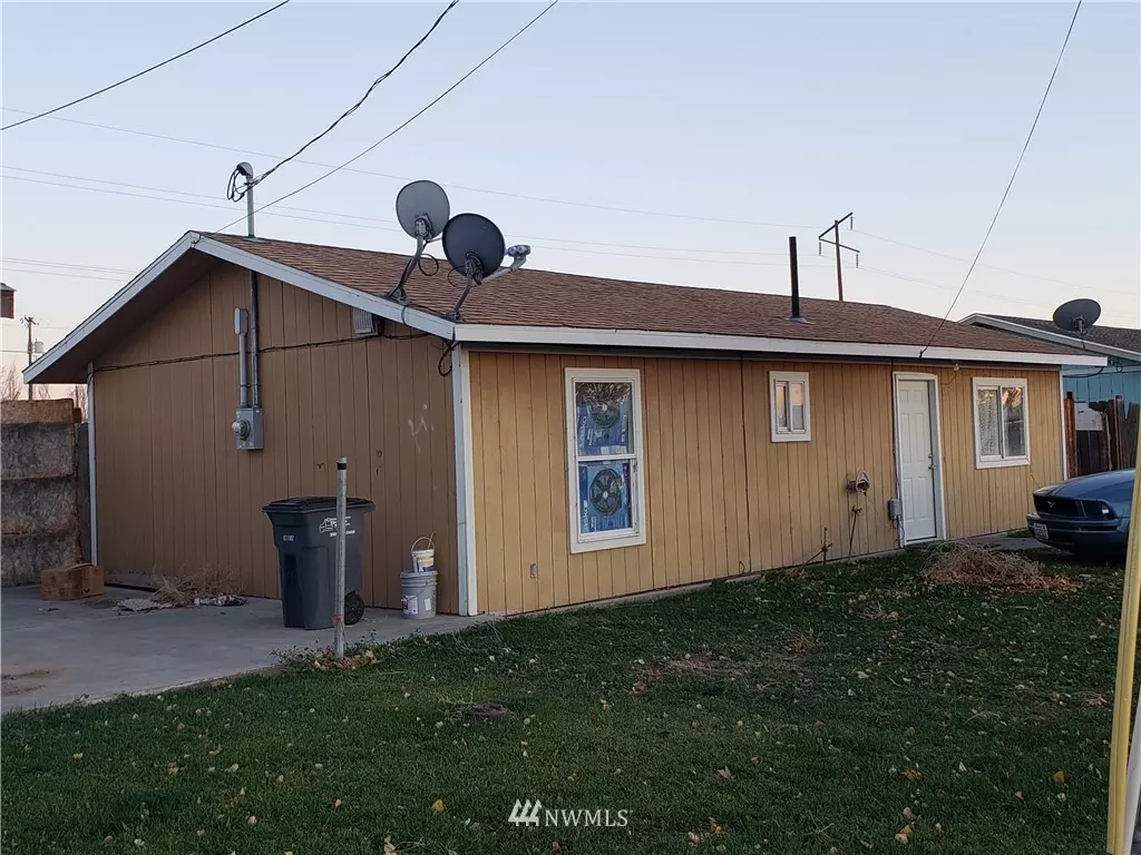 Othello, WA 99344,657 S Eagle CT