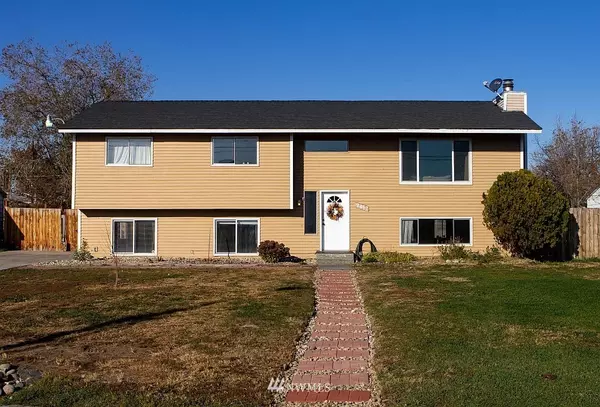 2412 W Lakeside DR, Moses Lake, WA 98837