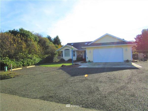 135 Gull ST NW, Ocean Shores, WA 98569