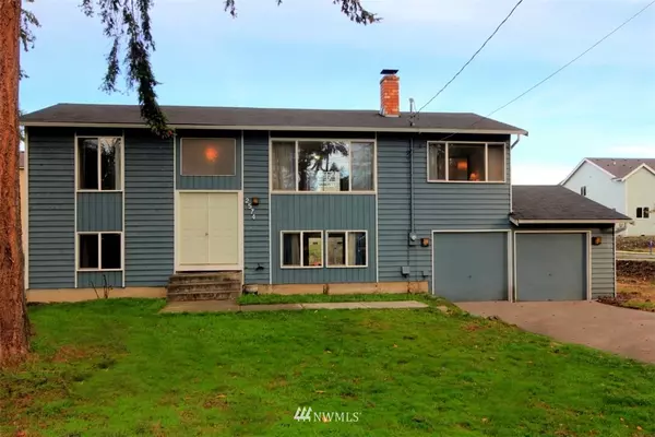 2574 Olympic DR E, Oak Harbor, WA 98277