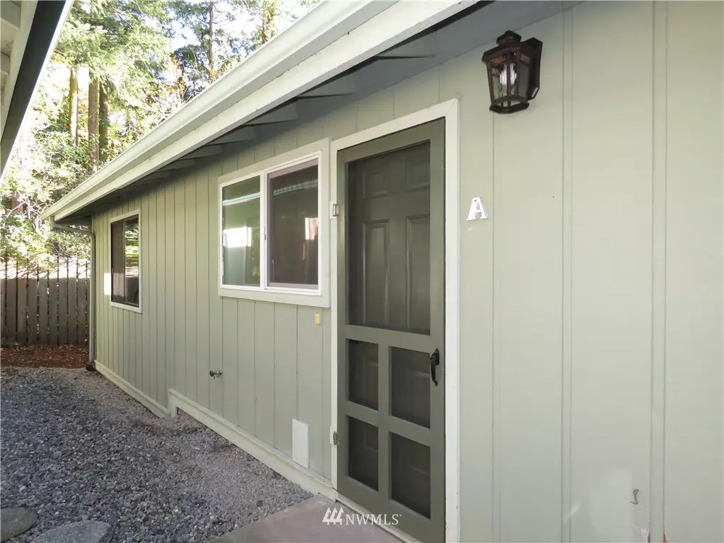 Friday Harbor, WA 98250,560 Perry PL #A