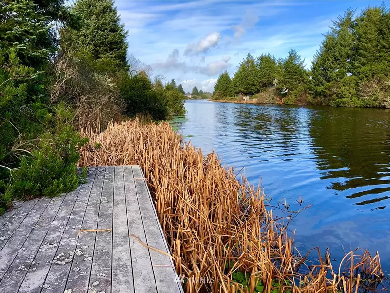 300 Point Brown AVE SE, Ocean Shores, WA 98569