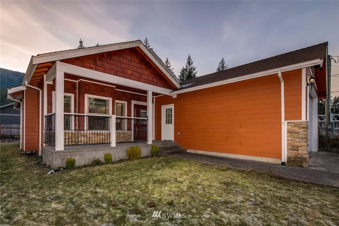 Maple Falls, WA 98662,8335 Holly LN