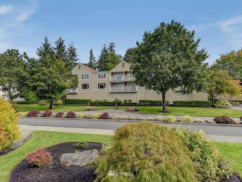 4152 Providence Point DR SE #203, Issaquah, WA 98029