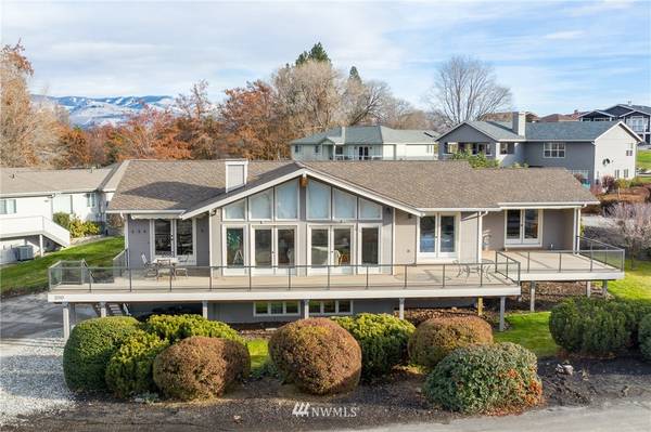 200 Manson View DR, Manson, WA 98831