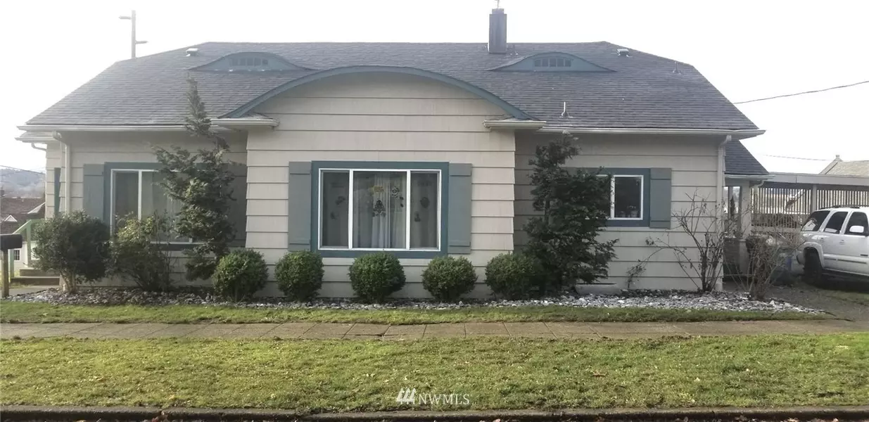 83 SE Washington AVE, Chehalis, WA 98532