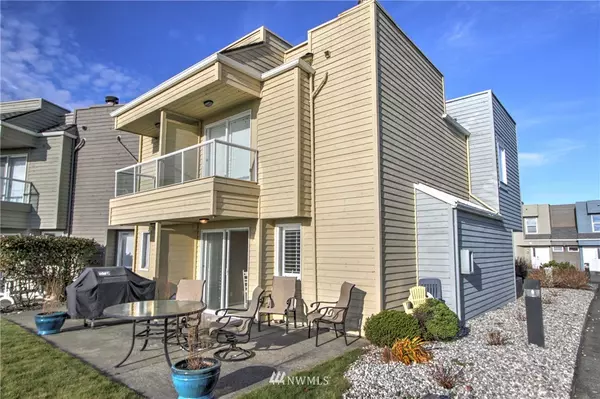 Point Roberts, WA 98281,1728 Edwards DR #16