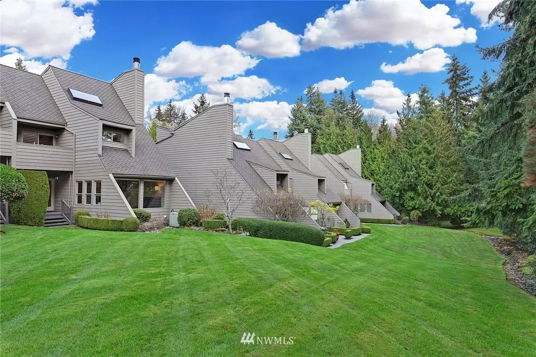 Bellevue, WA 98004,10315 NE 19th Place #B-1