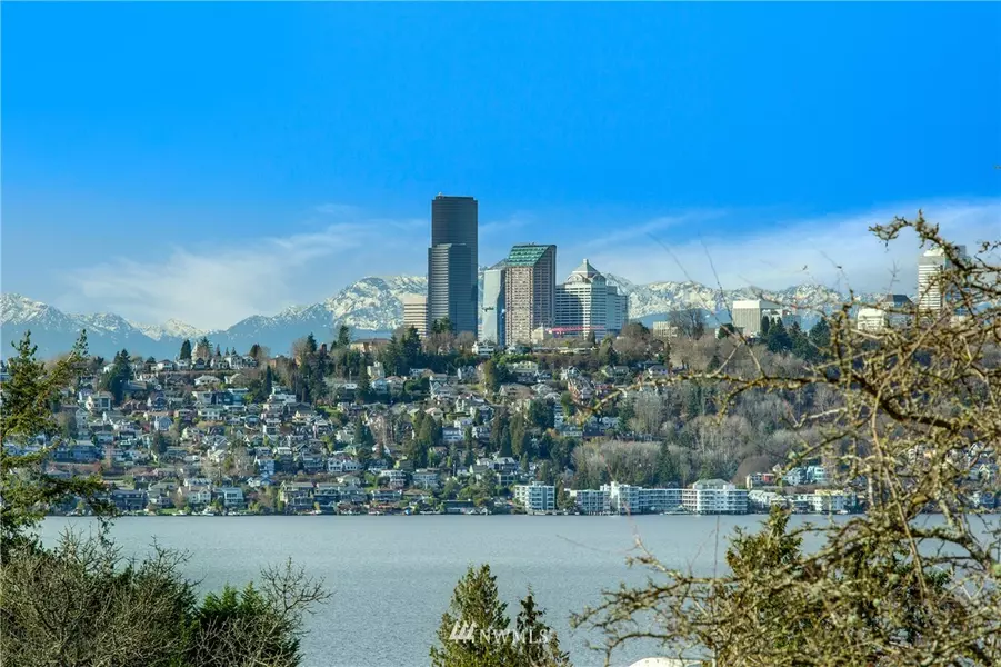 2459 65th PL SE, Mercer Island, WA 98040