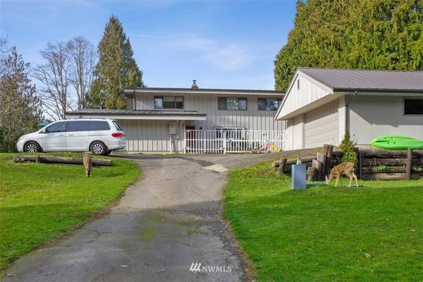 1122 E Madrona BLVD NW, Lakebay, WA 98349