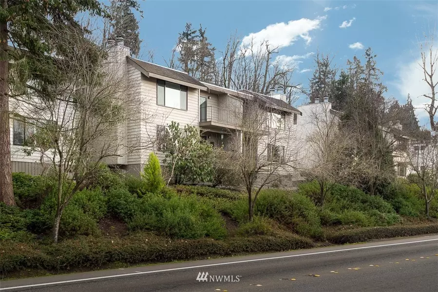 3930 Lake Washington BLVD SE #8D, Bellevue, WA 98006