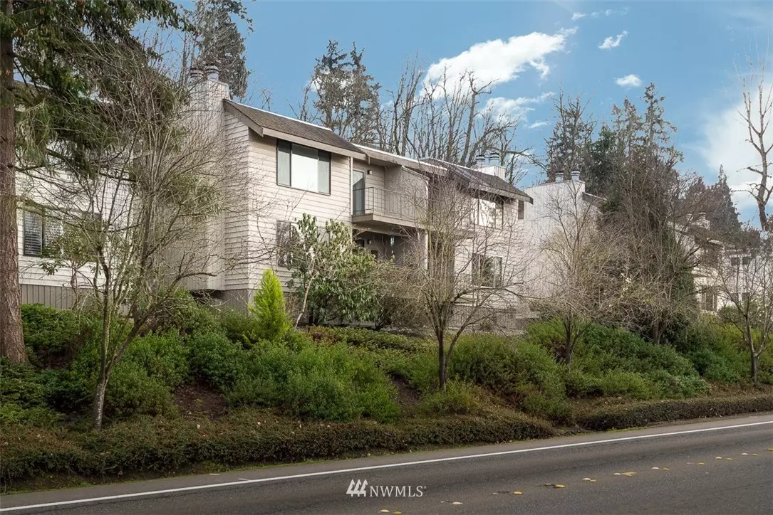 Bellevue, WA 98006,3930 Lake Washington BLVD SE #8D