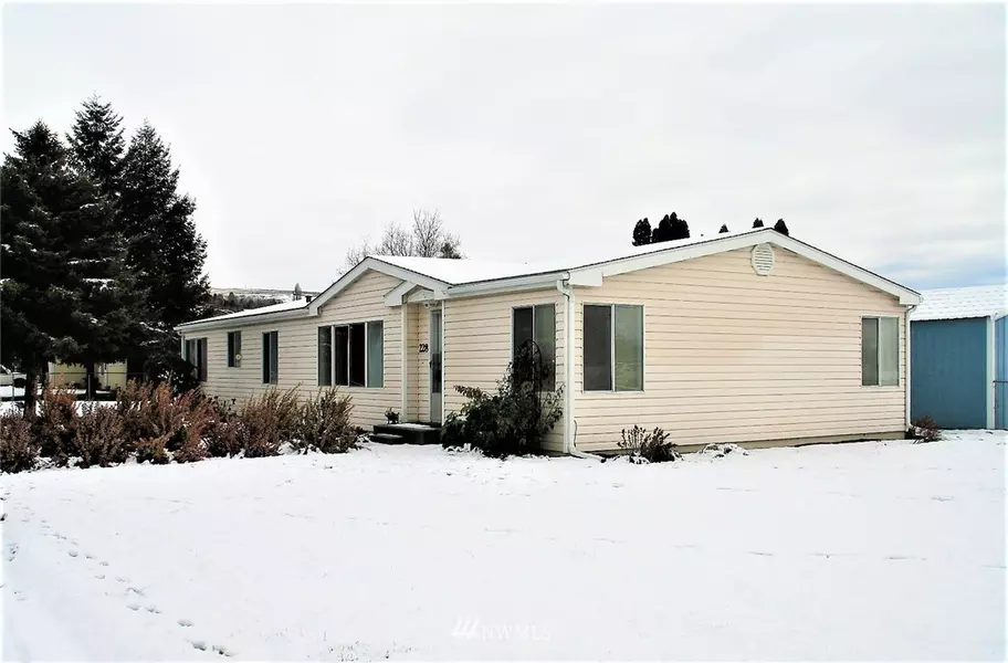 228 22nd ST NW, East Wenatchee, WA 98802