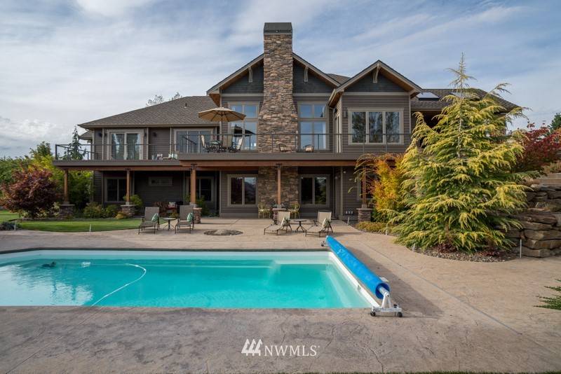 1087 S Webb PL, East Wenatchee, WA 98802