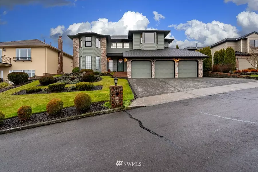 621 NW View Ridge LN, Camas, WA 08607