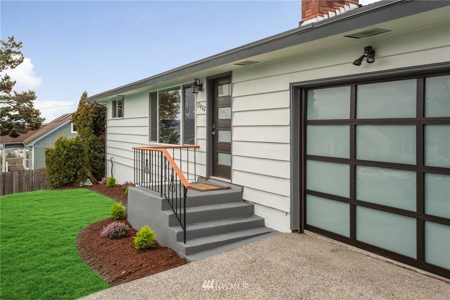 2402 S Warsaw Street, Seattle, WA 98108