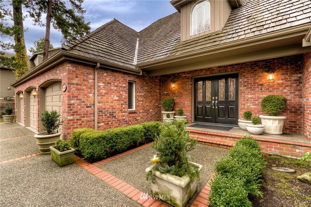 705 SW Colewood LN, Normandy Park, WA 98166