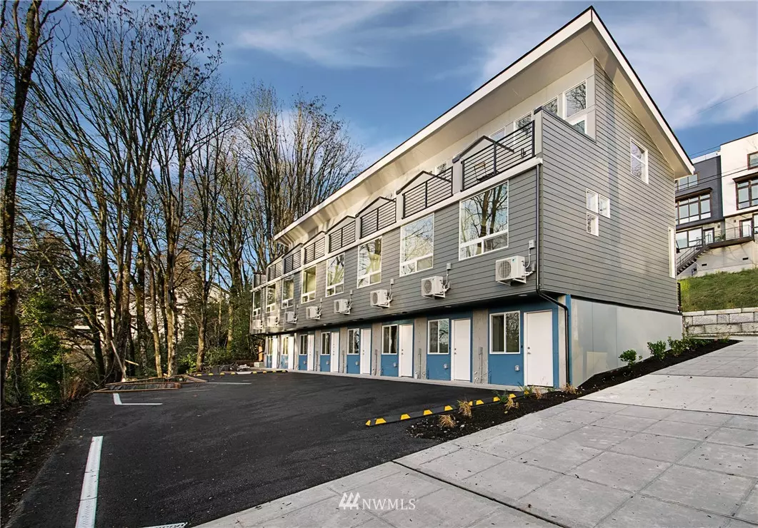 Seattle, WA 98106,3851 21st AVE SW