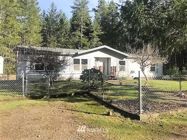 211 E Leisure LN, Grapeview, WA 98546