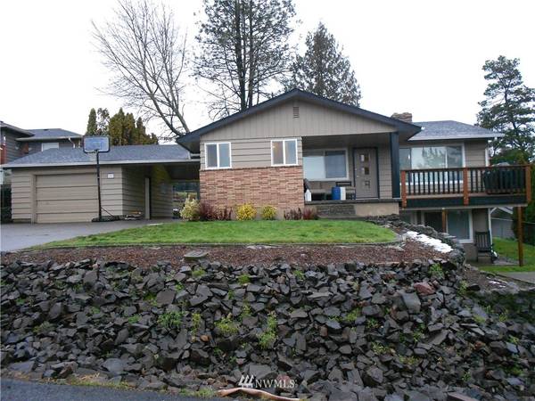 106 Dixie LN, Longview, WA 98632