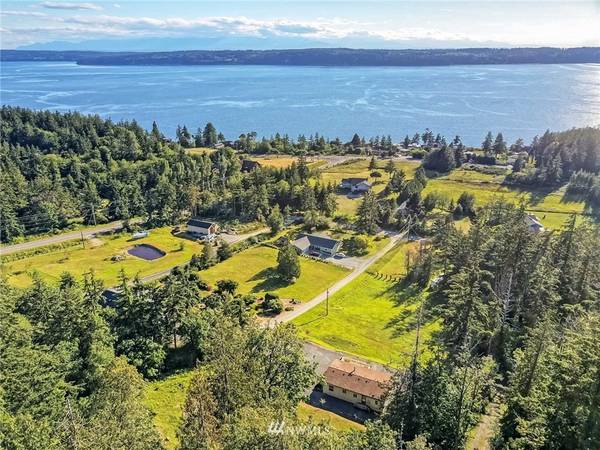 514 Rozeway PL, Camano Island, WA 98282