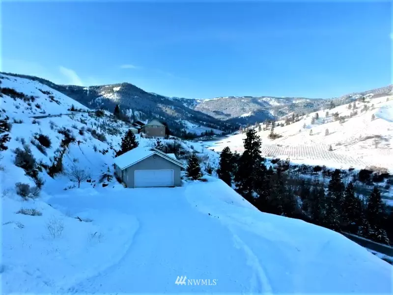 4674 Whispering Ridge DR, Wenatchee, WA 98801