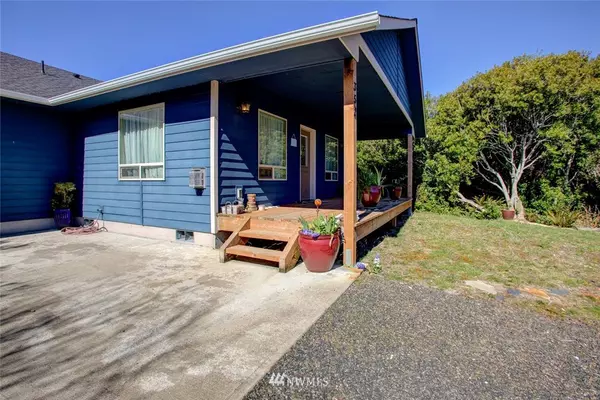 Ocean Shores, WA 98569,352 N Wynoochee DR SW