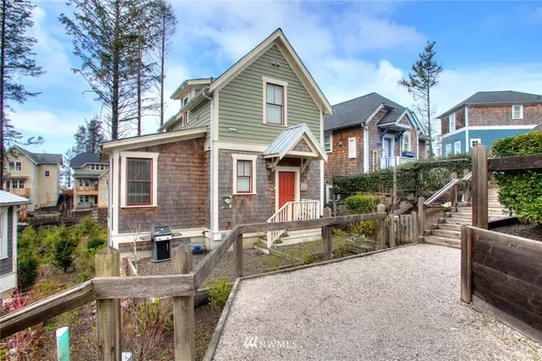 31 Sellwood LN, Pacific Beach, WA 98571