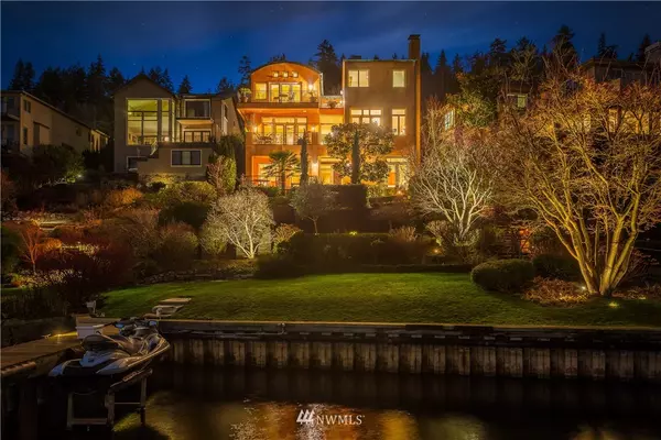 8020 Avalon PL, Mercer Island, WA 98040