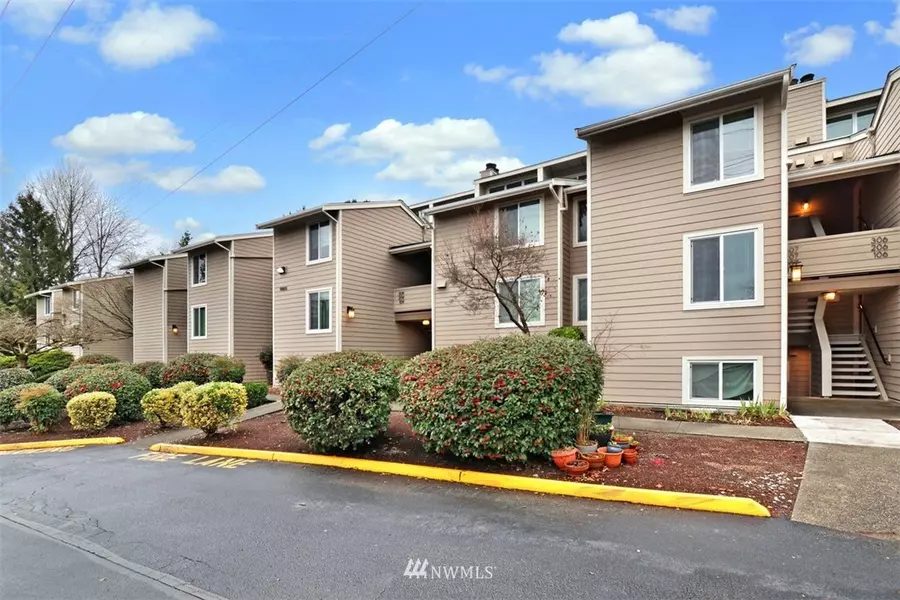 19855 25th AVE NE #307, Shoreline, WA 98155