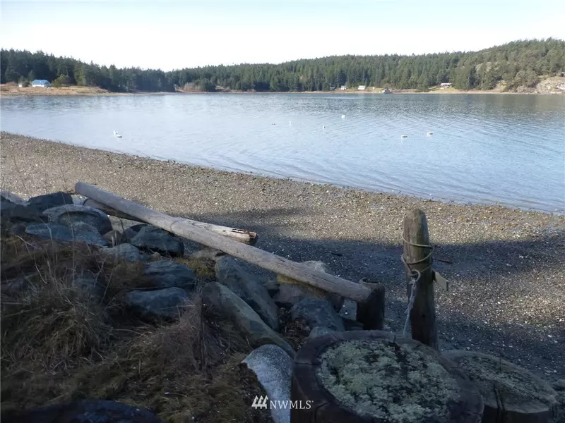 233 Mud Bay Dock RD, Lopez Island, WA 98261