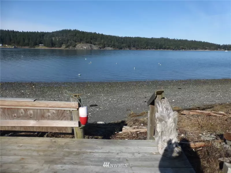 221 Mud Bay Dock RD, Lopez Island, WA 98261