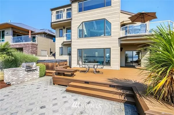 6008 Robinson Rd, Freeland, WA 98249