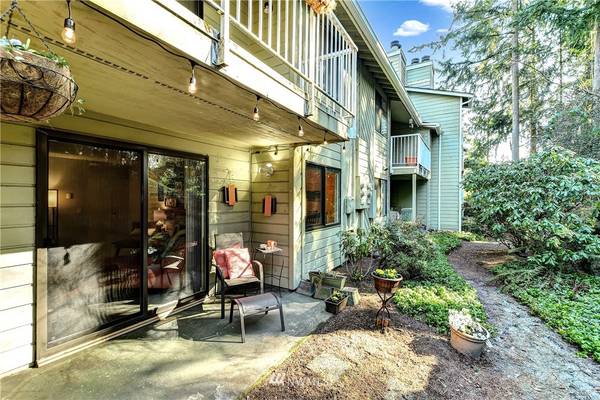 5502 220th ST SW #D106, Mountlake Terrace, WA 98043