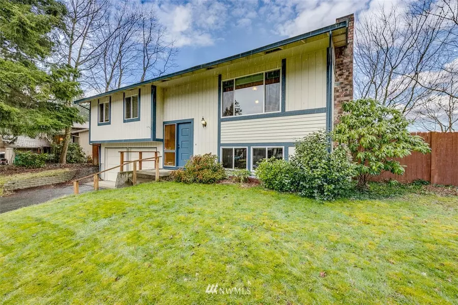 695 NE Silver Pine DR, Bremerton, WA 98311