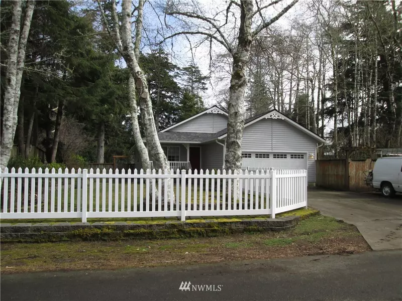 424 Lake View LOOP NE, Ocean Shores, WA 98569