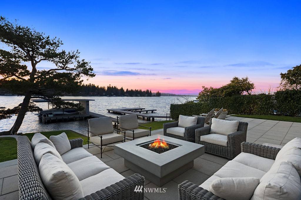 9001 NE 41st ST, Yarrow Point, WA 98004