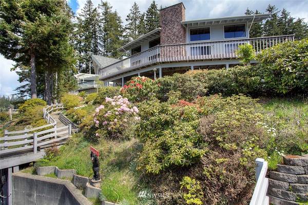 466 E Treasure Island DR, Grapeview, WA 98524