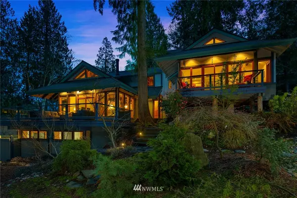 8950 Woodbank DR NE, Bainbridge Island, WA 98110